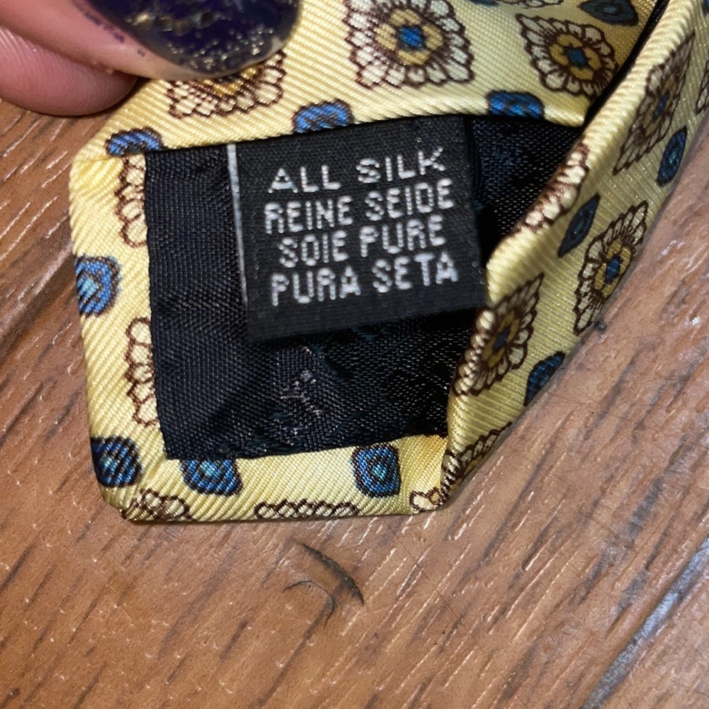 Burberry - Picture 3 of 4
